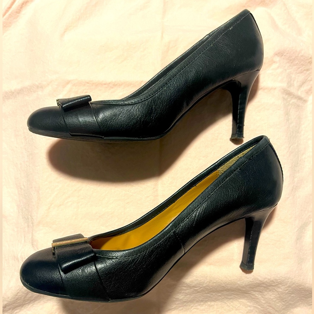 Tommy Hilfiger Black heels. Size 6